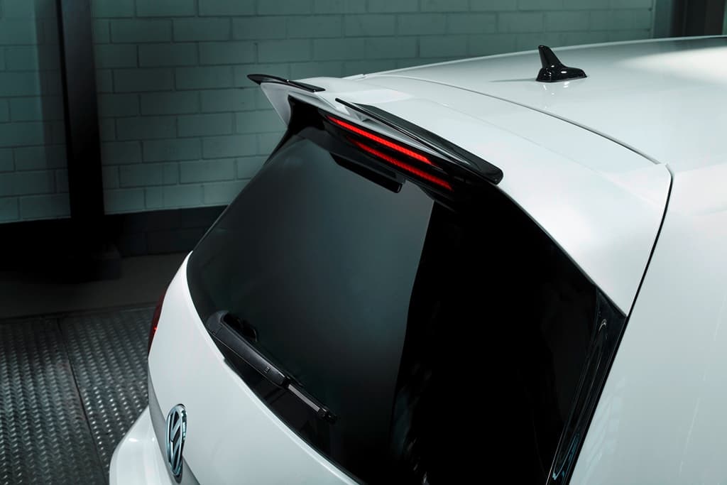 Foto real · spoiler Oettinger instalado de Spoiler de techo Oettinger Golf VII con Wings